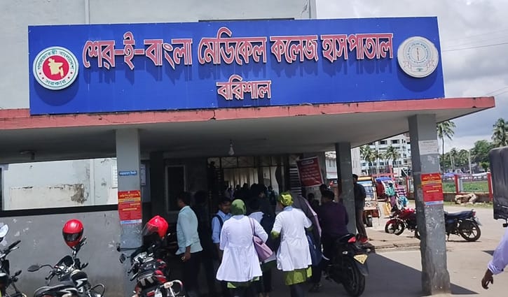 শেবাচিম হাসপাতালের অ্যাম্বুলেন্স সিন্ডিকেট ভেঙে দিলেন পরিচালক