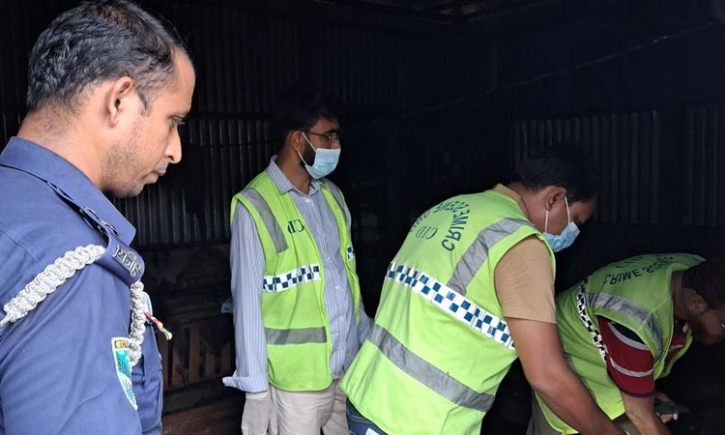 দরজায় তালা ভেতরে আগুন, স্বামীর বিরুদ্ধে স্ত্রীকে পুুড়িয়ে মারার অভিযোগ