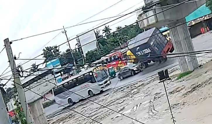 কুমিল্লায় সেই বিপজ্জনক ইউটার্ন বন্ধ