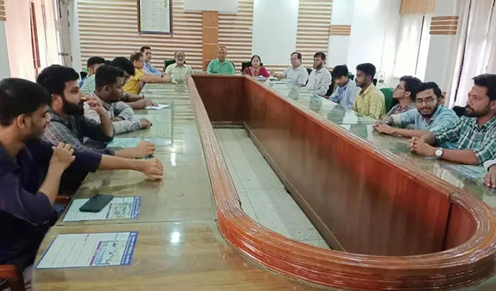 আলোচনা ফলপ্রসূ হয়নি, ৬ দাবিতে অনঢ় বাকৃবি শিক্ষার্থীরা