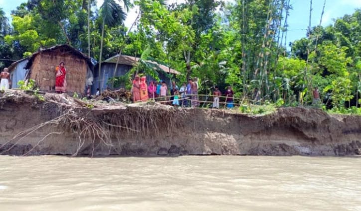 ধলেশ্বরীর ‘তাণ্ডব’, ভাঙন আতঙ্কে ৩ গ্রামের মানুষ
