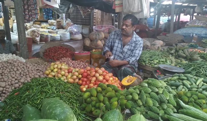 দিনাজপুরে সবজির বাজারে আগুন