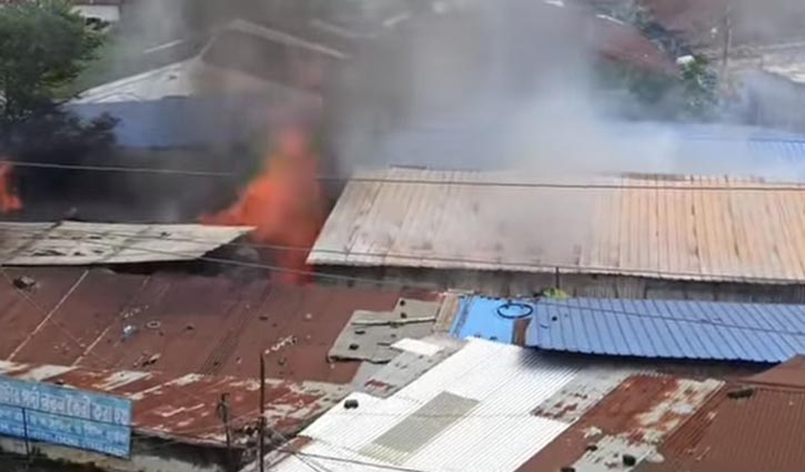 টঙ্গীতে কাপড়ের কারখানায় অগ্নিকাণ্ড