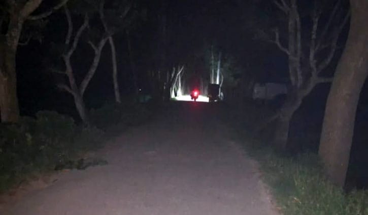 হিলি পৌর এলাকায় অন্ধকার সড়কে ভোগান্তি