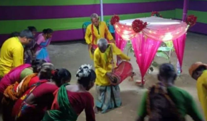 হাকিমপুরে সাঁওতালদের কারাম উৎসব পালিত