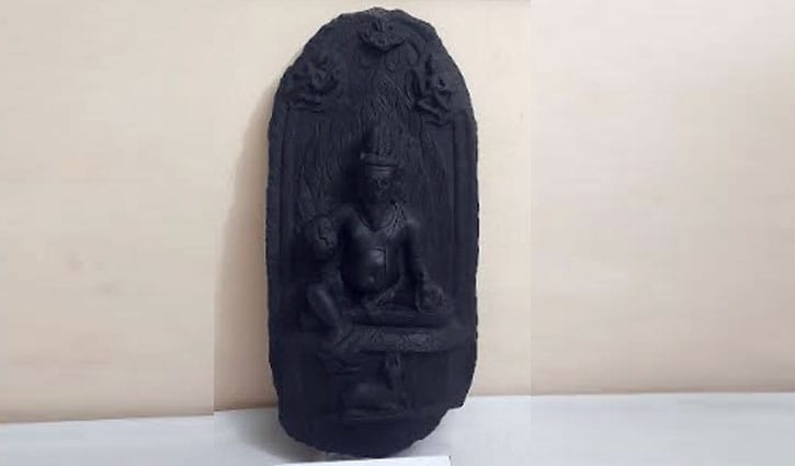 সিরাজগঞ্জে কষ্টি পাথরের মূর্তি উদ্ধার, আটক ২