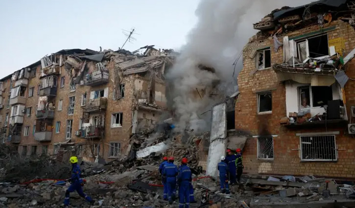 কিয়েভে রাশিয়ার হামলায় তিন শিশুসহ নিহত ১৪