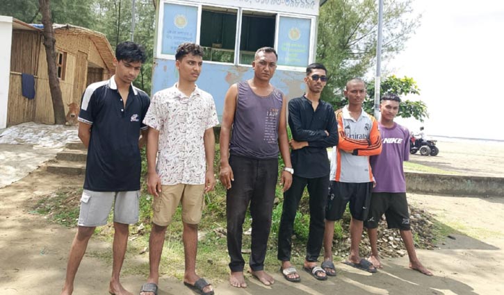 ইনানীতে স্রোতের টান, অল্পের জন্য বাঁচল ৫ পর্যটক