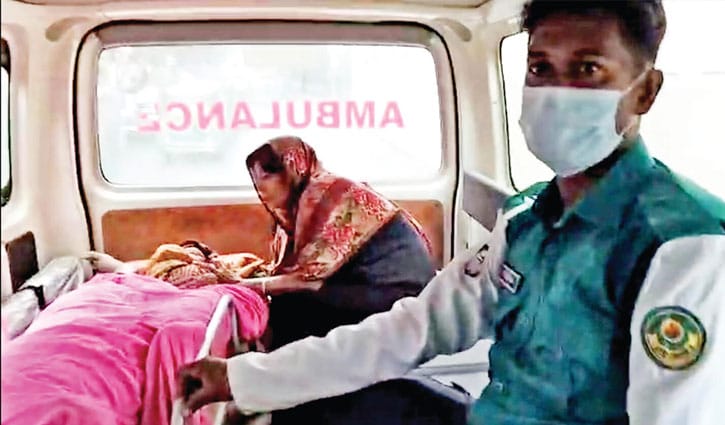 রাস্তায় মানসিক ভারসাম্যহীন নারীর সন্তান প্রসব, যেভাবে বাঁচল নবজাতক