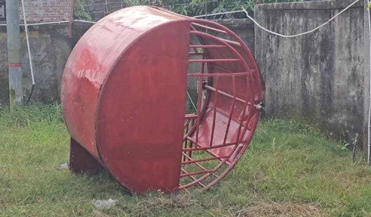 শরীয়তপুরে নাগরদোলার খাঁচা খুলে পড়ে আহত ৩