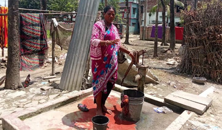খাইয়ে-দাইয়ে ১৬ ‘পাহাড়িয়া’ পরিবারকে হাসি মুখে উচ্ছেদ