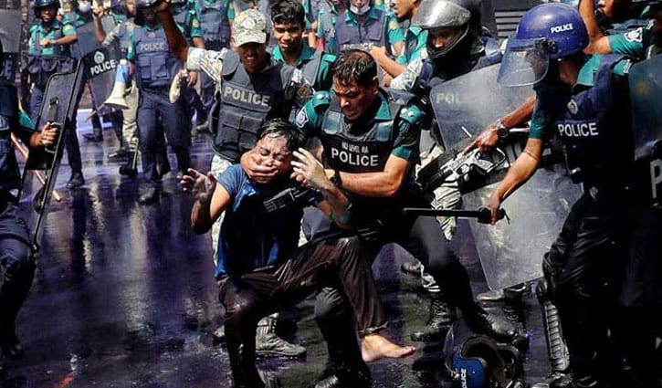 শিক্ষার্থীর মুখ চেপে ধরা ছবিটি এআই নয়
