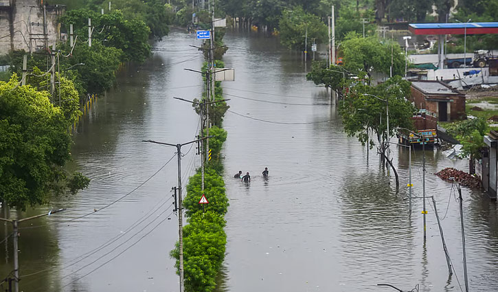 ভারতের পাঞ্জাবে চার দশকের মধ্যে সবচেয়ে ভয়াবহ বন্যা, নিহত ৩০