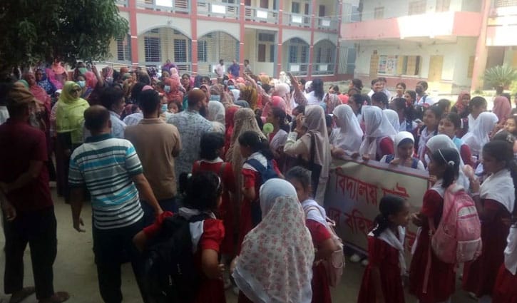 শিক্ষককে বরখাস্তের দাবি, ফের বিক্ষোভ রাজশাহীতে