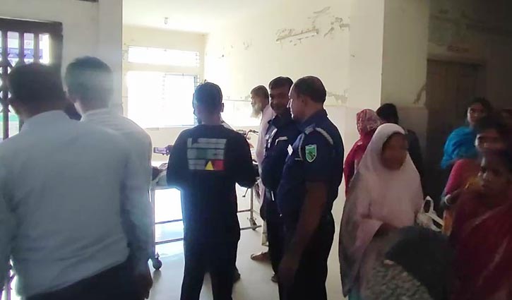 গোপালগঞ্জে বাসচাপায় ভ্যানচালক নিহত