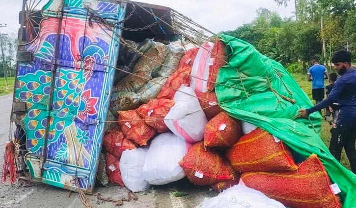 নবীগঞ্জে পিকআপে ট্রাকের ধাক্কা, সবজি ব্যবসায়ীর মৃত্যু