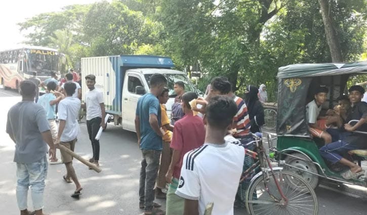 ৫ ঘণ্টা পর ফরিদপুরের ২ মহাসড়কে যান চলাচল শুরু