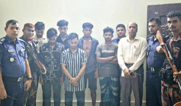 ফেনী সীমান্তে ৬ চোরাকারবারি আটক