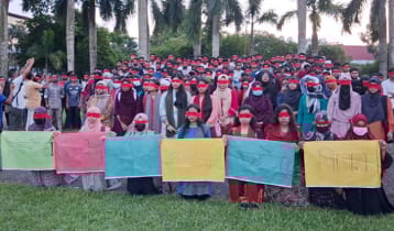 মাথায় লাল কাপড় বেঁধে বাকৃবি শিক্ষার্থীদের মৌন মিছিল