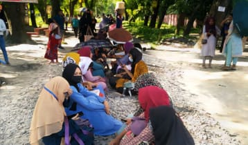 সাড়ে ৫ ঘণ্টা পর রেল অবরোধ তুলে নিলেন বাকৃবি শিক্ষার্থীরা