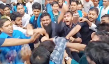 বরিশালে আন্দোলনরত ছাত্র-জনতার ওপর হামলা, স্বাস্থ্য উপদেষ্টার পদত্যাগ দাবি