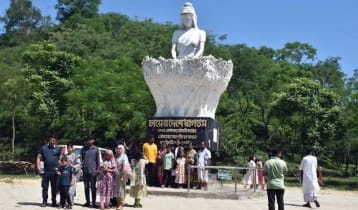 সৌন্দর্যের মায়াবি হাতছানিতে পর্যটকদের কাছে ডাকছে শ্রীমঙ্গল