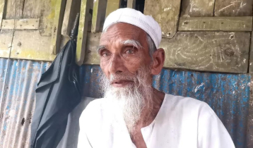 বিয়ের দাবিতে ৩৫ বছরের নারীর বাড়িতে ৭৫ বছরের বৃদ্ধের অনশন