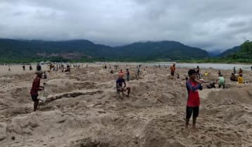 অবাধ লুটপাটে পাথররাজ্য এখন ধুধু বালুর মাঠ