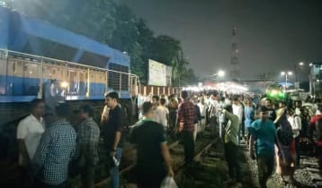 গাজীপুরে লাইনচ্যুত ট্রেনের ইঞ্জিন ও বগি উদ্ধার