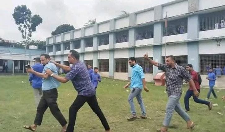 সাতক্ষীরায় স্কুলে ঢুকে শিক্ষককে মারধর করলেন বিএনপি-ছাত্রদলের নেতারা