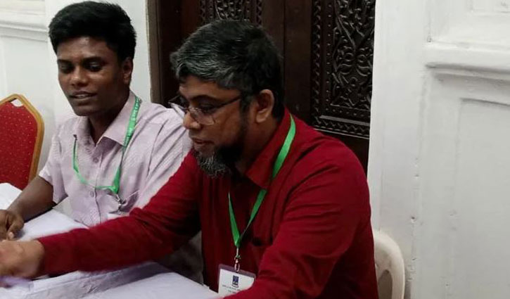 পূরণ করা ব্যালট দেওয়া সেই পোলিং অফিসারকে প্রত্যাহার 