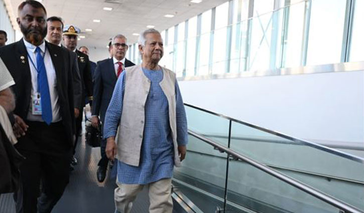 নিউইয়র্ক পৌঁছেছেন প্রধান উপদেষ্টা