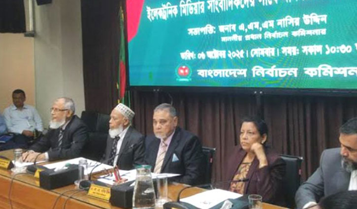 সরকারি চাকরিজীবী-হাজতিরা আসছেন ভোটের আওতায়: সিইসি 