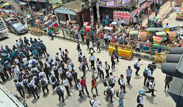 ঢাকা কলেজ ও সিটি কলেজের শিক্ষার্থীদের মধ্যে সংঘর্ষ, আহত ৬