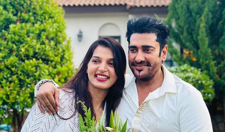 অনন্ত-বর্ষাসহ ৫ জনের বিরুদ্ধে প্রতারণা মামলা