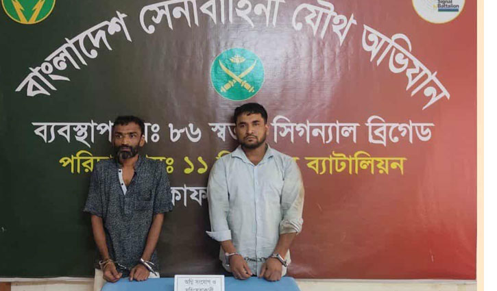 রাজধানীতে যাত্রীবাহী বাসে গুলি-আগুনের ঘটনায় গ্রেপ্তার ২