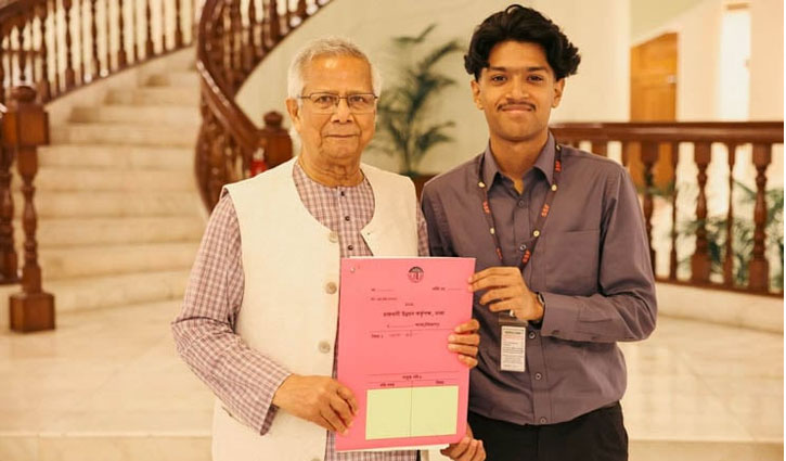 সাগর-রুনির সন্তান মেঘের হাতে পূর্বাচলে প্লটের দলিল হস্তান্তর