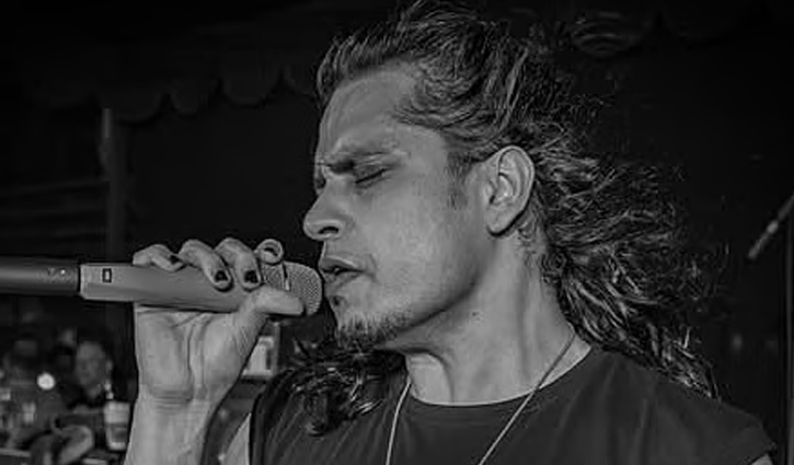 সংগীতশিল্পী দীপ মারা গেছেন