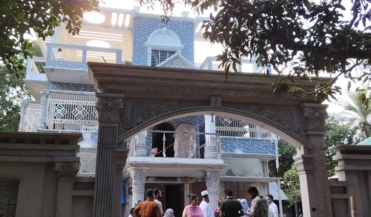 প্রবাসীর নির্মাণাধীন বাড়িতে গিয়ে চাঁদা দাবির অভিযোগ