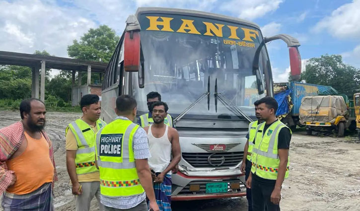 উল্টো পথে আসা হানিফ পরিবহনের সেই বাস জব্দ