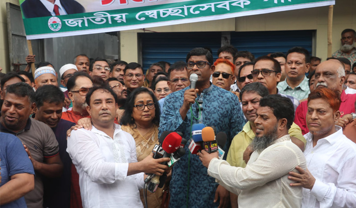 পু‌লি‌শের বাধা উপেক্ষা ক‌রে জাপার বি‌ক্ষোভ সমাবেশ