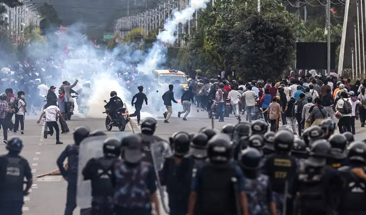 প্রাণঘাতী বিক্ষোভের পর সামাজিক যোগাযোগমাধ্যম খুলে দিল নেপাল