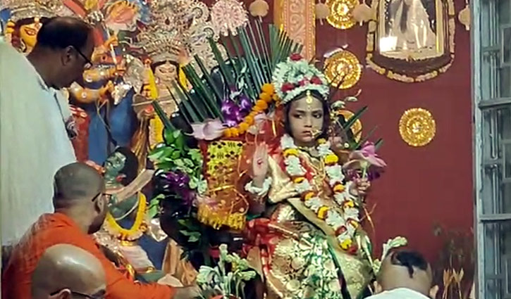 কলকাতায় পালিত হচ্ছে মহাঅষ্টমী, অন্যতম আকর্ষণ কুমারী পূজা
