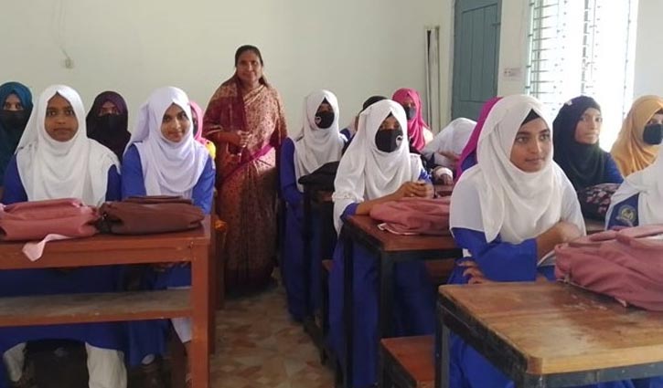 চার বছরেও মেলেনি প্রাথমিকের বৃত্তির টাকা