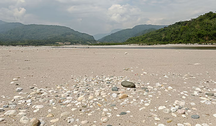 সাদা পাথর লুট: ৪২ প্রভাবশালীর অপরাধের মাত্রা ও ধরন খুঁজতে মাঠে দুদক