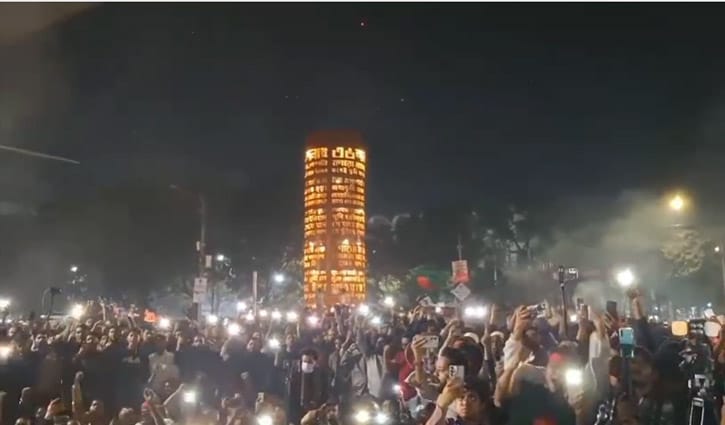 ক্ষোভের আগুন জ্বেলে এল সকাল