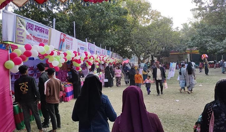 হাকিমপুরে বিজয় দিবসে নারী উদ্যোক্তাদের বিজয় মেলা