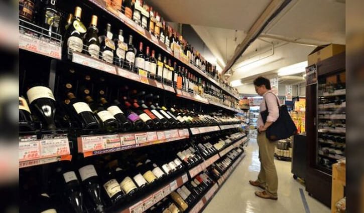 মদের দোকানে প্রবেশাধিকার বাড়িয়েছে সৌদি আরব