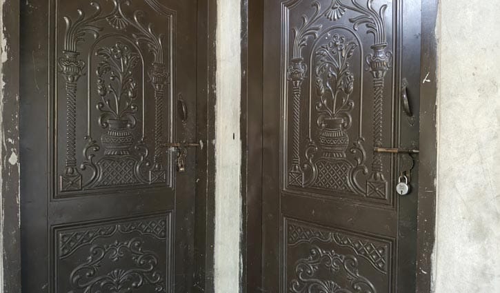 মোটরসাইকেল মালিক সন্দেহে আটক হান্নানের বাড়িতে তালা