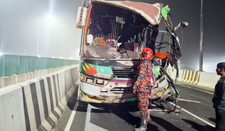 ঘন কুয়াশায় ঢাকা-মাওয়া এক্সপ্রেসওয়েতে দুর্ঘটনা, আহত ৬